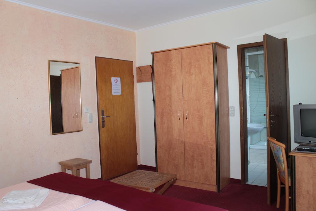 Garni Zum Adler Hotel Gensingen Buitenkant foto