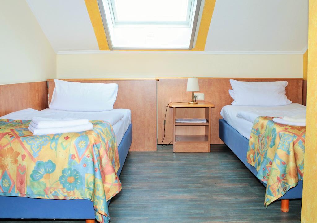 Garni Zum Adler Hotel Gensingen Kamer foto