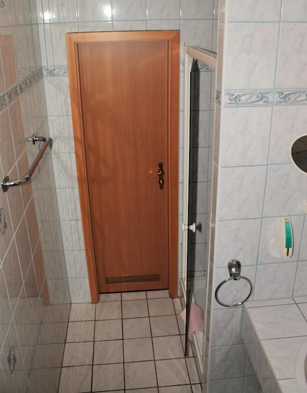 Garni Zum Adler Hotel Gensingen Kamer foto