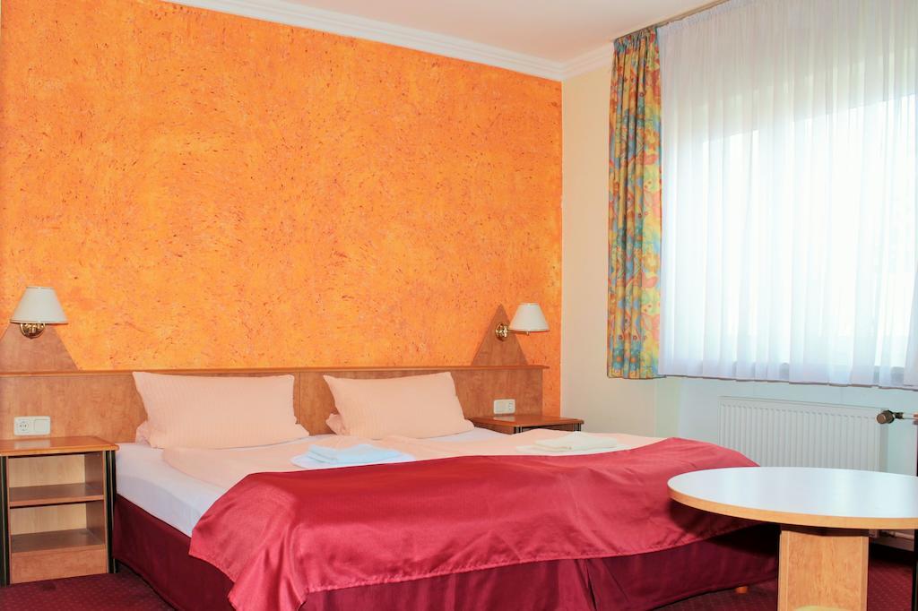 Garni Zum Adler Hotel Gensingen Kamer foto