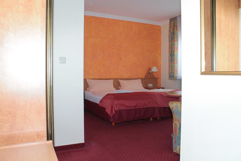 Garni Zum Adler Hotel Gensingen Kamer foto