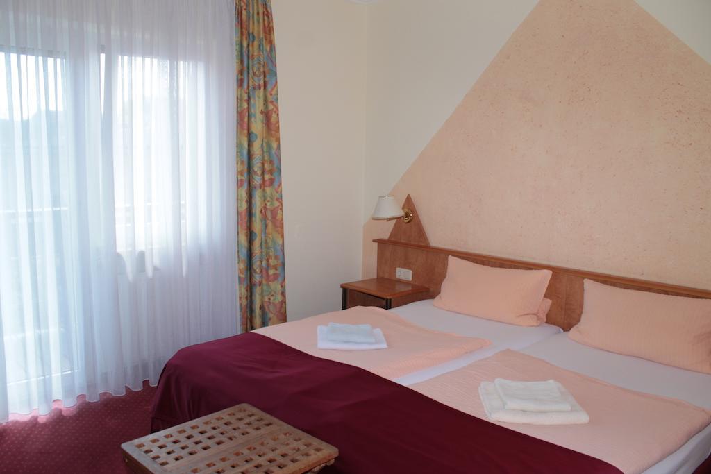 Garni Zum Adler Hotel Gensingen Kamer foto