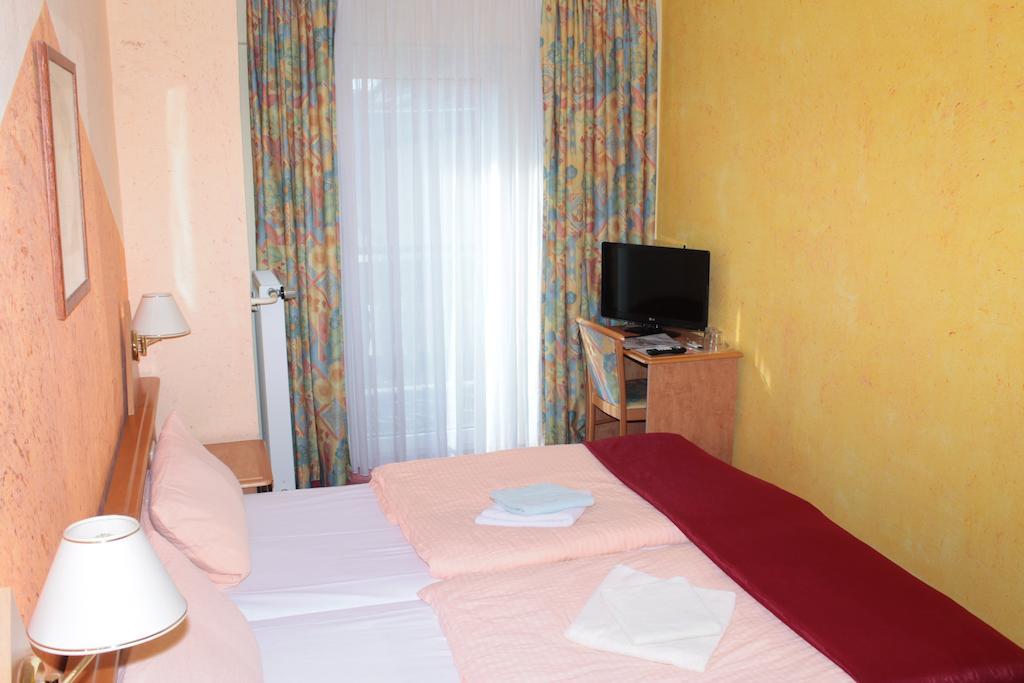 Garni Zum Adler Hotel Gensingen Kamer foto